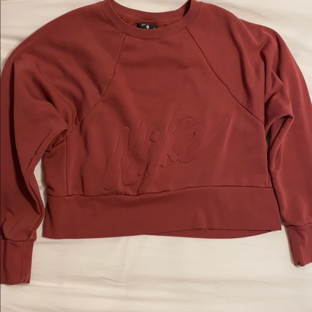 Woman’s Nike crop sweatshirt